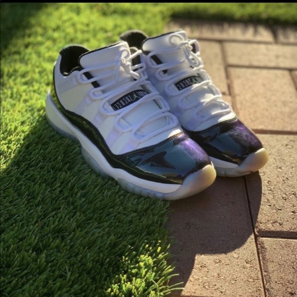 Jordan 11 Emerald Low